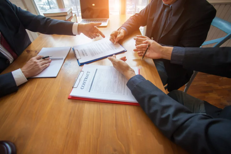 la signature d'un contrat sécurisée par les avocats